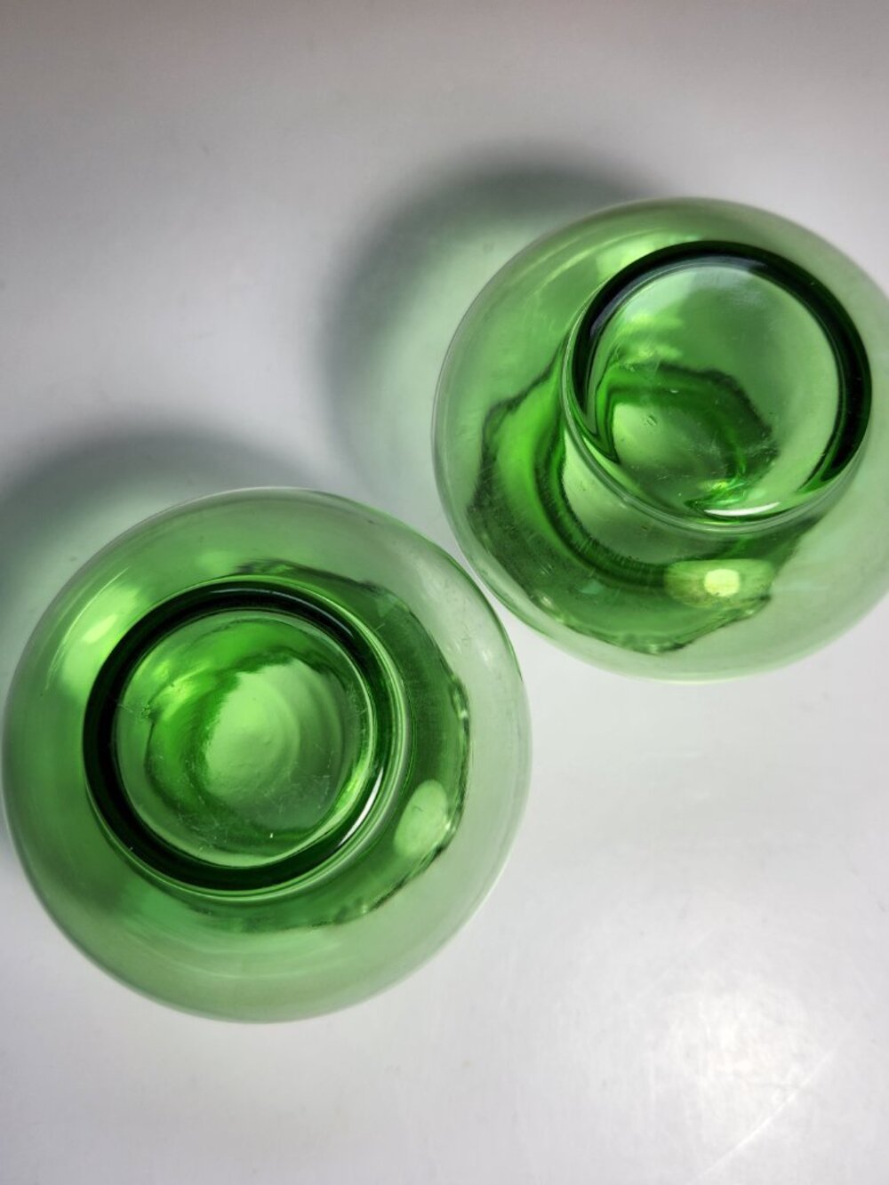 Vintage Emerald Green Glass Ruffled Bud Vases Bulbous Hand Blown Pair Set of 2 - Picture 5 of 8